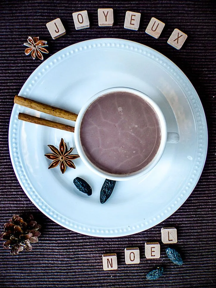 Chocolat chaud de Noël à la fève tonka