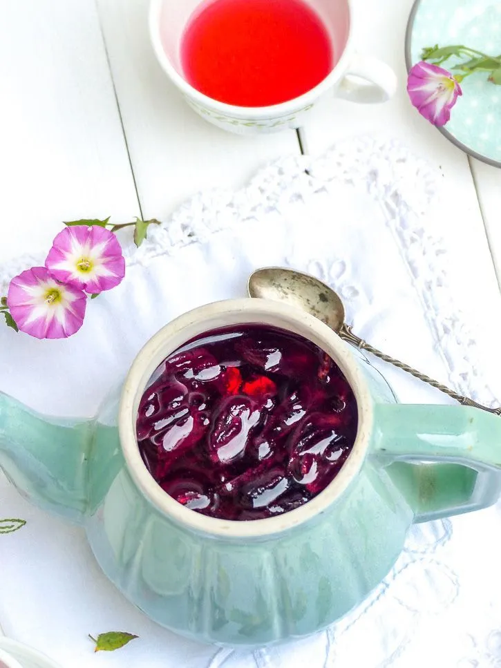 Thé à l’hibiscus _ la boisson aux mille noms