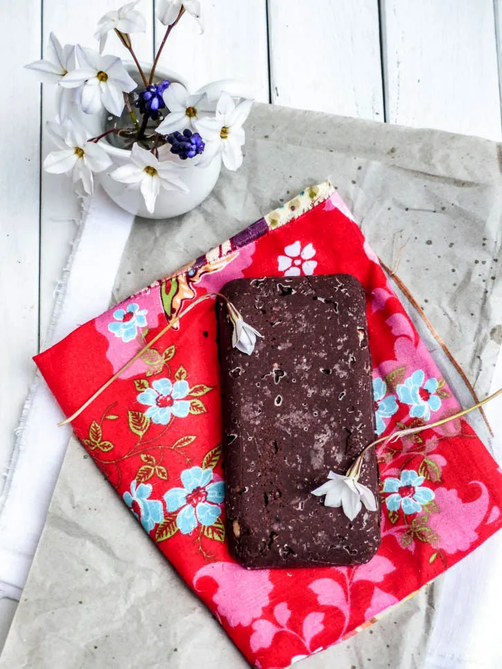 Chocolat cru maison aux noisettes