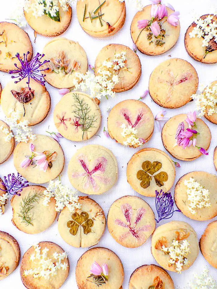 Petits sablés vegan aux fleurs sauvages