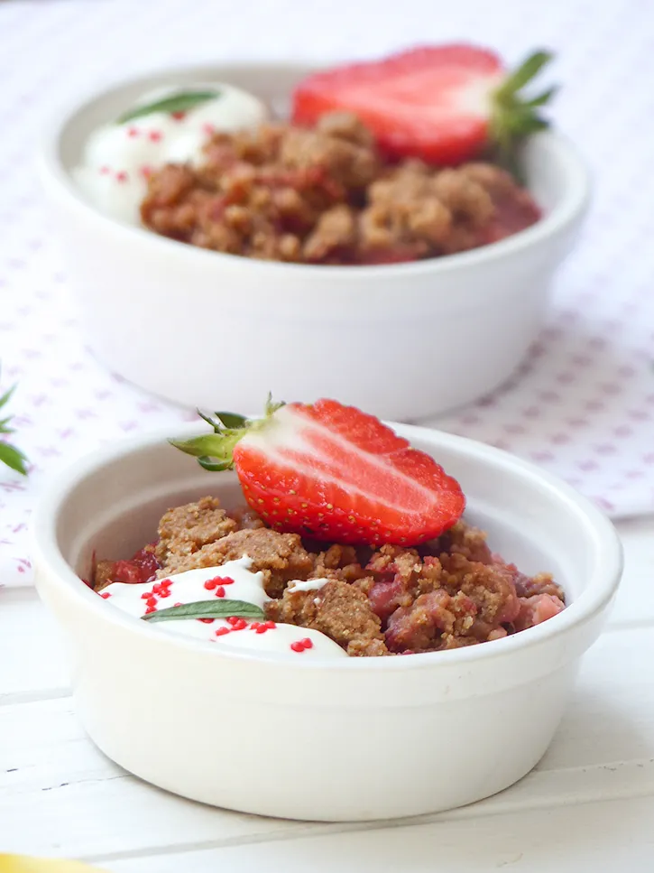 Crumble fraises rhubarbe au spéculoos