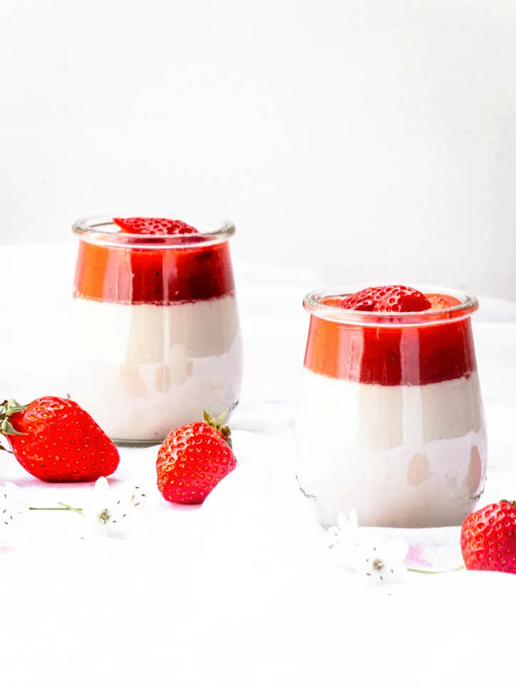 Panna cotta vegan fraise géranium