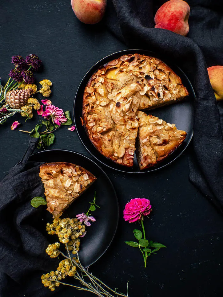 Moelleux vegan aux pêches & amandes