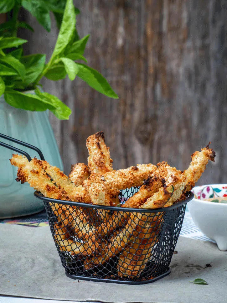 Frites de courgette au four & sauce aïoli vegan