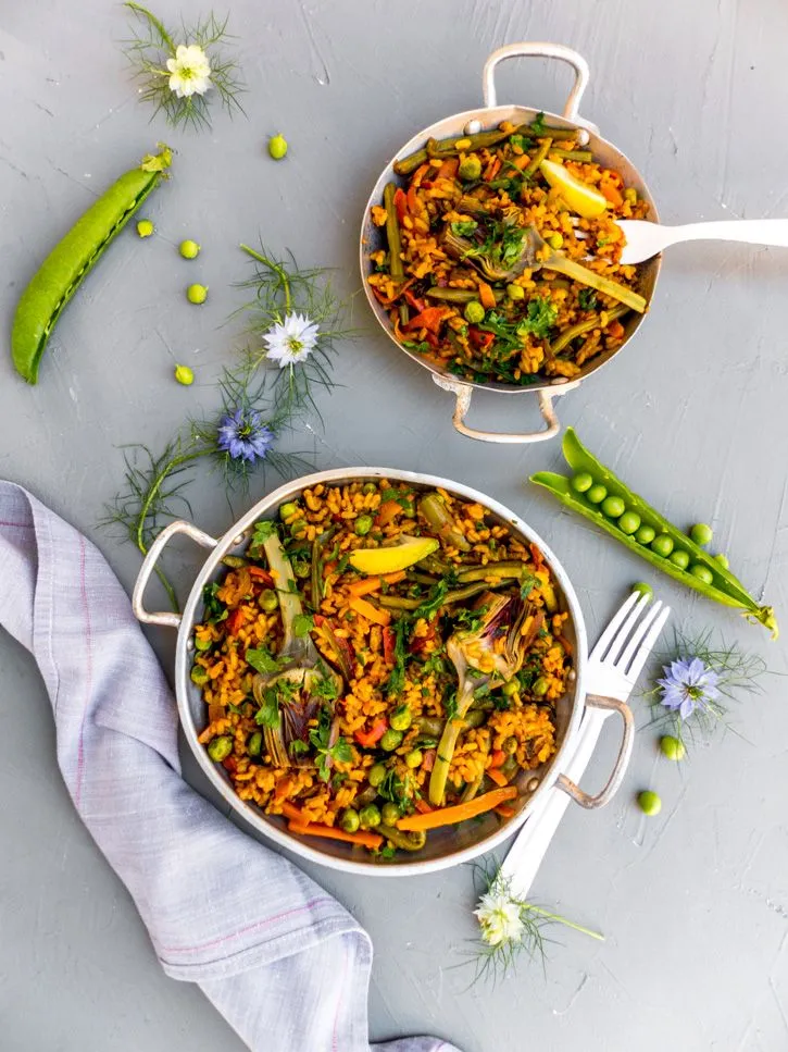 Paella vegan aux petits légumes comme à Valencia