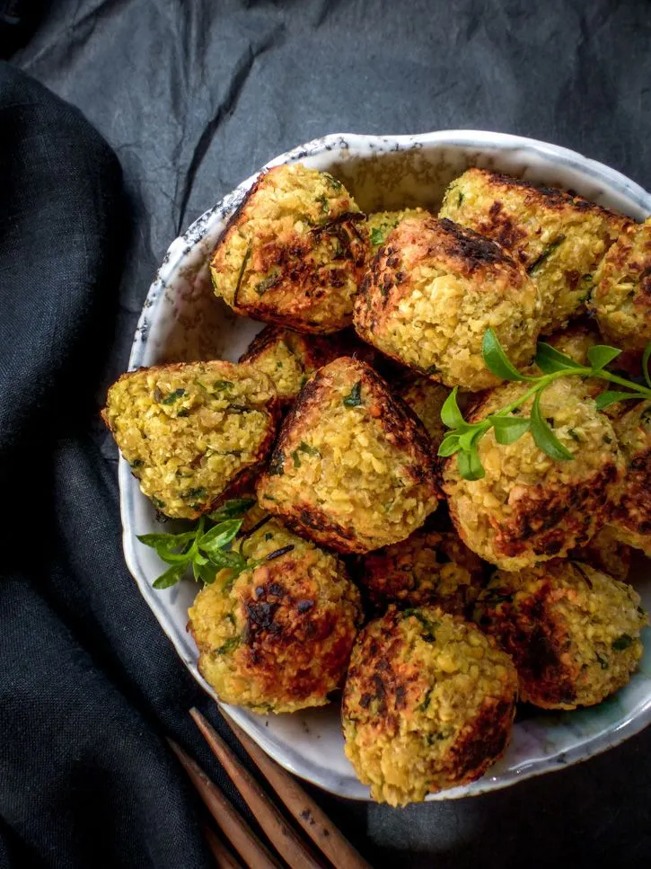 Falafel et salade d'aubergines, le sandwich comme en Israël