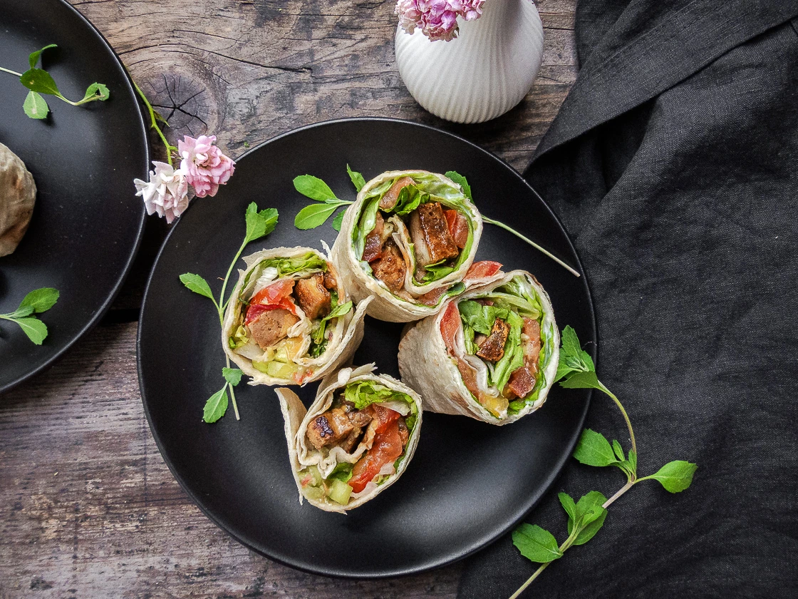 Wrap vegan au tofu grillé et sauce César