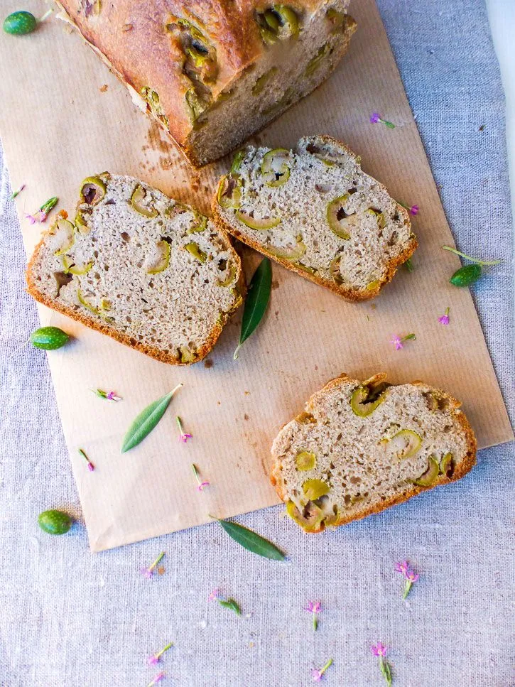 Cake salé aux olives et graines de fenouil #végétalien