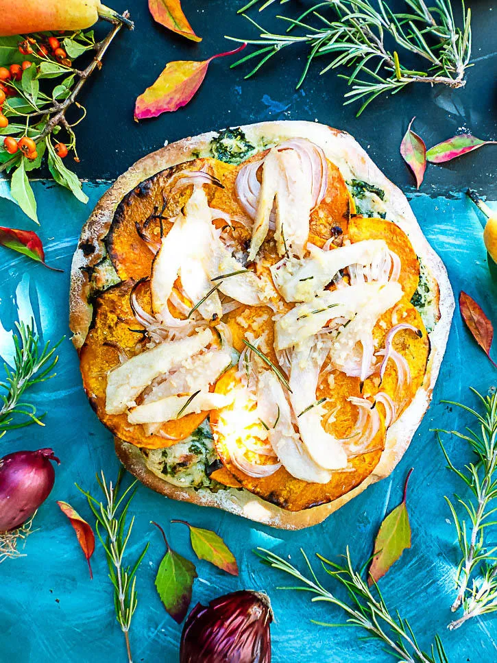 Pizza butternut, poire & romarin