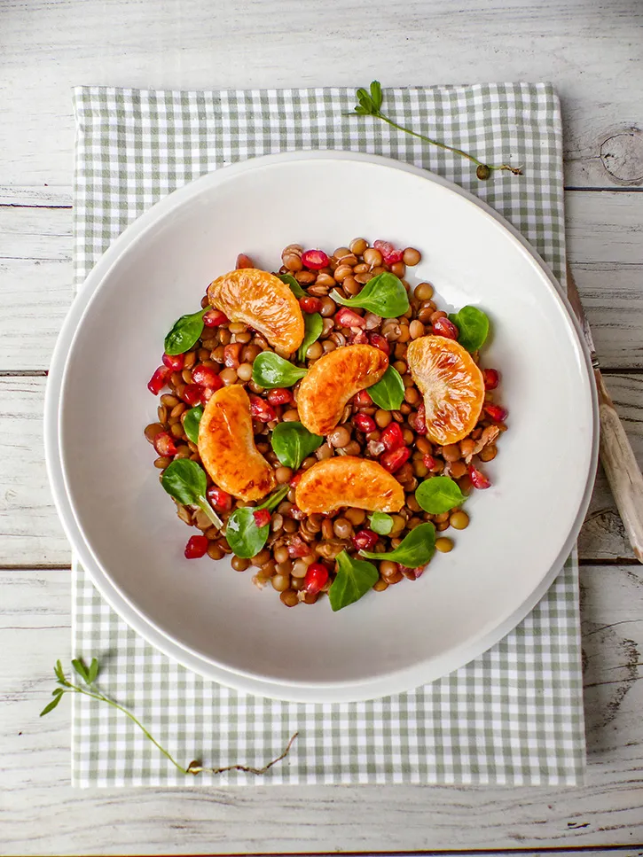 Salade de lentilles, mâche, grenade et clémentine