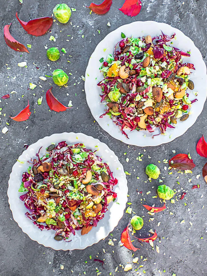 Salade de choux de Bruxelles, radicchio, agrumes & noix