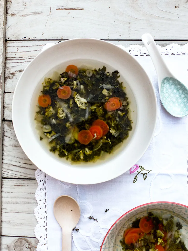 Bouillon détox aux légumes verts