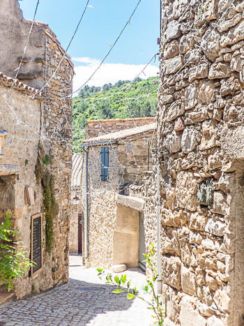 The town of Minerve, the Cesse and Brian gorges - Corbières Minervois  Tourisme